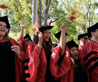 哈佛大学官宣年收入20万美元以下家庭学生免学费